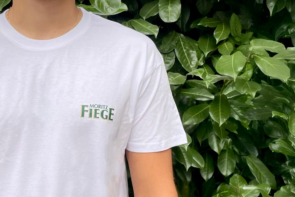 Für echte MORITZ FIEGE Fans – das besondere T-Shirt in Weiß MORITZ FIEGE FANSHOP